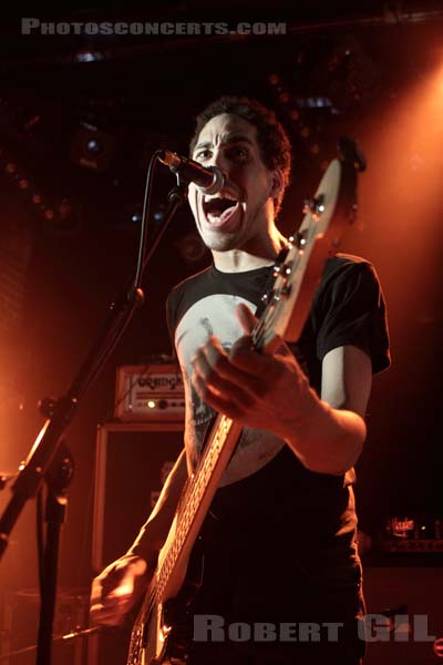 AND YOU WILL KNOW US BY THE TRAIL OF DEAD - 2013-04-17 - PARIS - La Maroquinerie - Autry Rene Fulbright II
